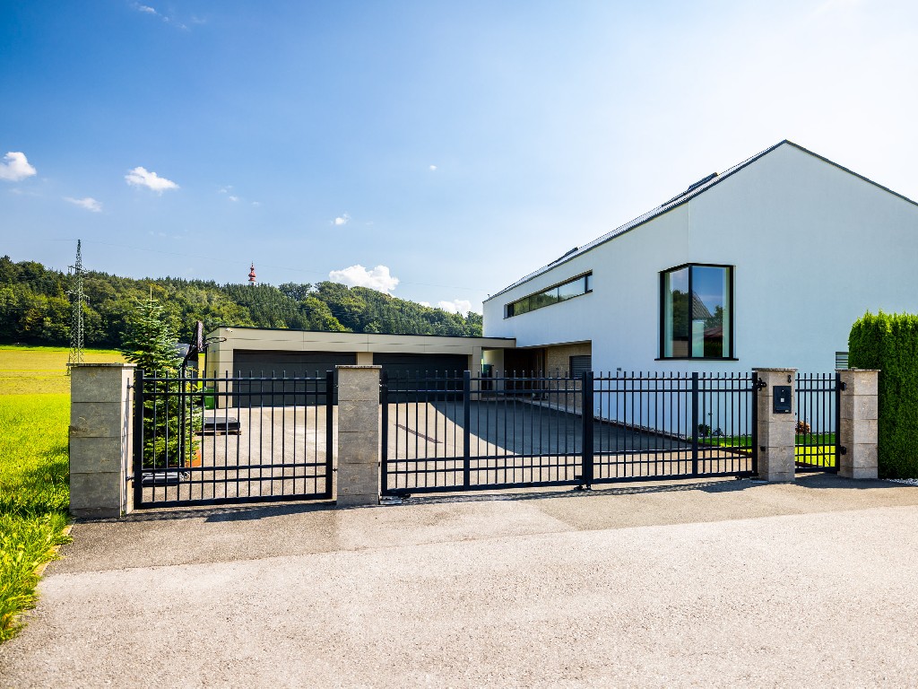 Zaun, Geländer, personalisiert, Zaungeländer stylisch, Zaungeländer extravagant, Zaungeländer stylisch, Zaungeländer modern, Haussicherheit, Zauneingang, Eingangszaun, Einfahrtszaun